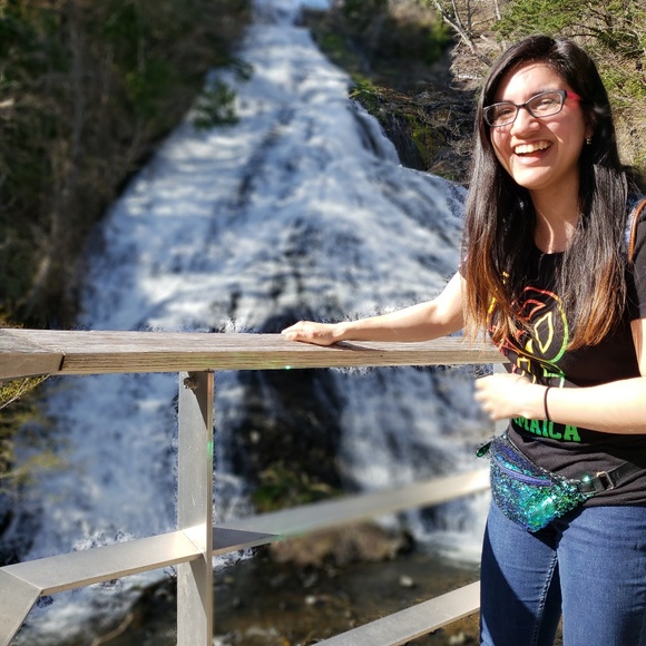 Meet your Posher, Gina - Picture 4 of 4